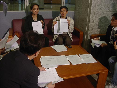 청와대 보고서, “용산기지 이전 협상 굴종적으로 진행”