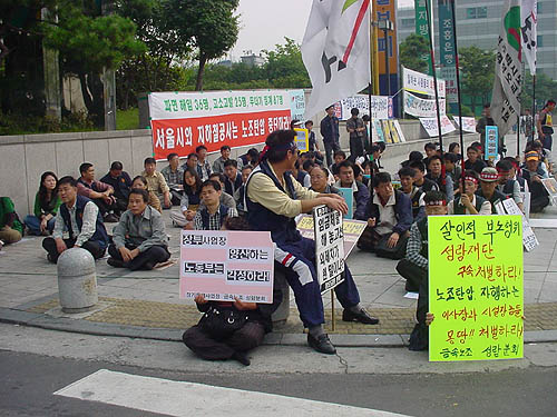 청사에는 사주 증인 출석, 청사 앞에는 노동자 집회