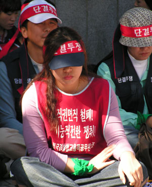 “젊고 싱싱한 애들 많은데 애 딸린 아줌마 쓰겠냐”