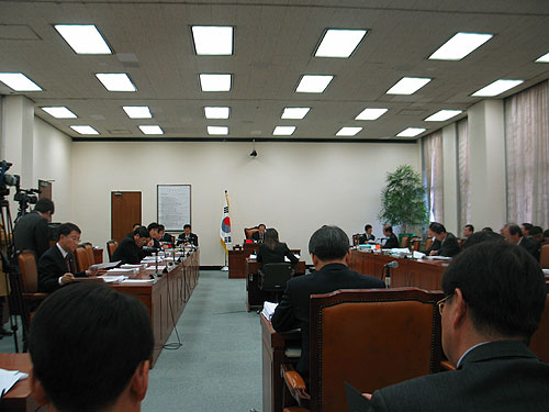 [2004년 하반기 총파업투쟁] 환노위, 비정규법안 처리 유보