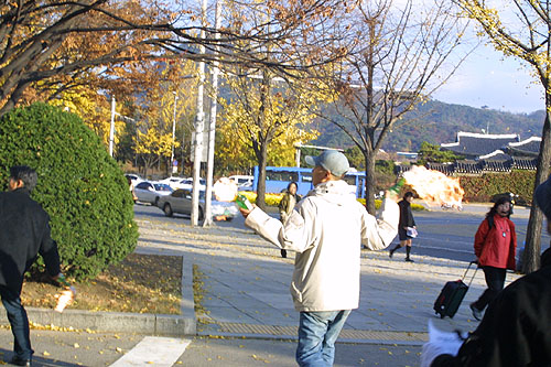 “노동법 개악 저지”, 정부종합청사 화염병 투척