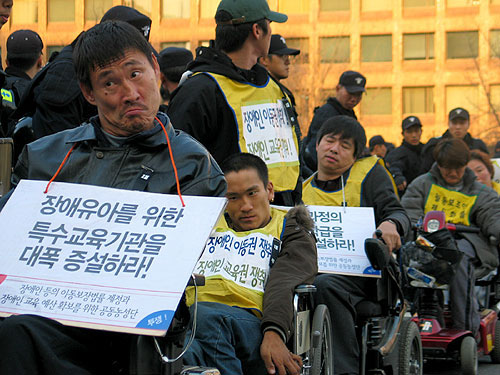 장애인공동농성단, 68일 간의 천막농성 끝마쳐