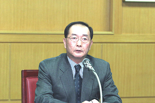 이기준 교육, 결국 자진사퇴로 결말