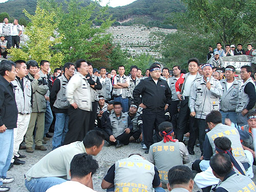 김동윤 열사 전국노동자장에서 화물연대 조합원들 분노 폭발