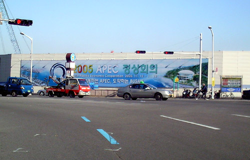 [APEC 집중취재] `차량시위`에 벡스코는 `초긴장`
