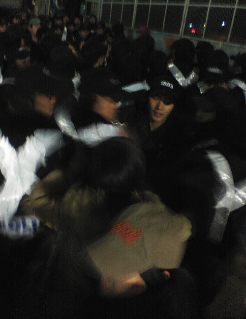 전농, 강추위와 경찰의 위협 속에서도 노숙투쟁 강행