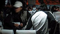 [APEC 집중취재] 뺨 때리고, 군화발로 걷어 차고, 사지 들려 끌려가고
