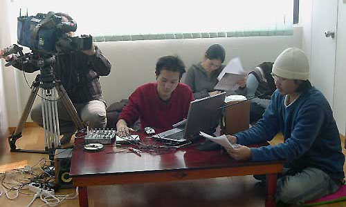 이주노동자, 라디오를 점거하다