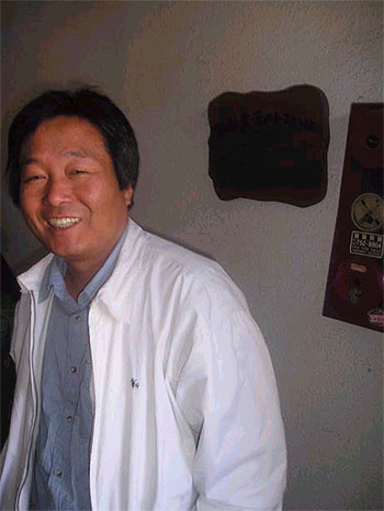 두 활동가의 얼굴에서 우리를 보아주세요