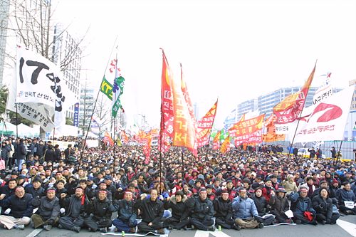 민주노총 총파업 이틀째, 파업대오 20만 명 육박