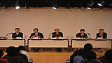 “탄핵 성공했으면, 10석 어림없다” VS “시민운동 할 일 없다”