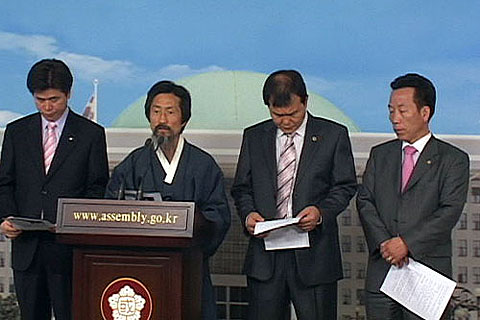 [한미FTA를 저지하라] 강기갑 의원, ‘미국산 쇠고기 수입 중단 촉구 결의안’ 발의