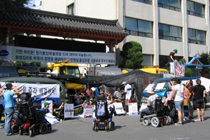 성람재단 비리척결 위한 농성장 강제철거 상황