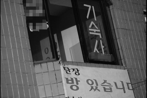 [사진으로 보는 세상] 한 평 속의 삶