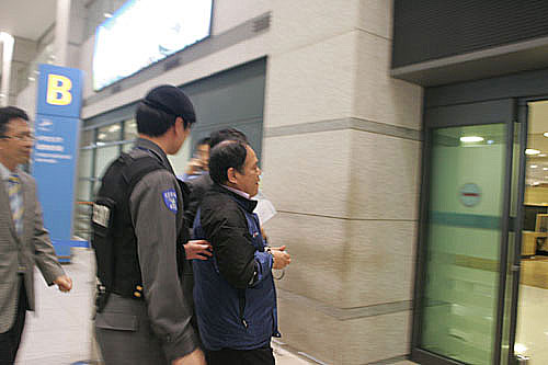 이태영 민주노총 부위원장 인천공항서 연행