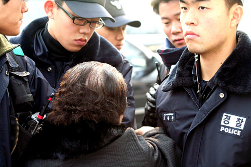 “금배지에 연연하지 말고 싸워달라!”