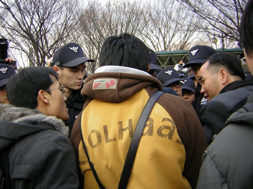 [한미FTA를 저지하라] “집회는 막아도 한미FTA 반대 의지는 못 막는다”