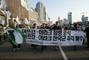 “이라크 점령 종식! 즉각 철군!”