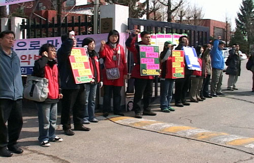 기륭분회, 주주총회장서 공장이전 계획 규탄