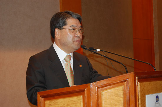 철도 개통, “남북간 소통에 새로운 역사 이루어진다”