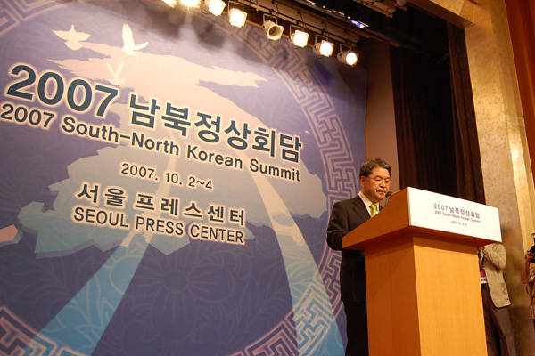 [2007 남북정상회담] 이재정 장관, \”6자회담 결과 영향 안 받을 것\”