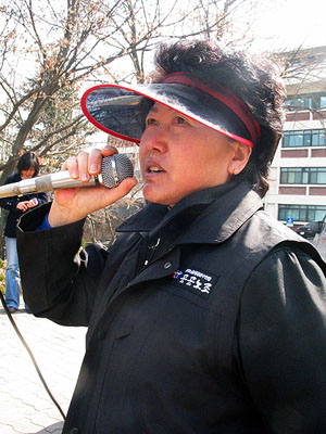 \”구더기 만지며 일했는데, 해고라니…\”