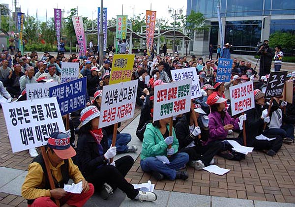 \”양계농가 대책은 없고 미 축산업자 대변하냐\”