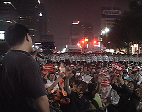 시민들 \’독재타도\’ 외치며 청와대로