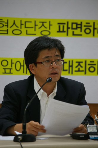 [미친소가 몰려온다] “경찰, 평화집회에 의도된 폭력 행사”
