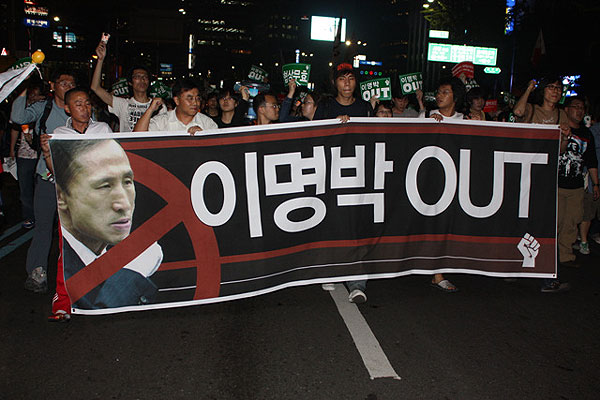 [미친소가 몰려온다] [속보] 새벽 1시 10분경, 경찰 강제진압 시작