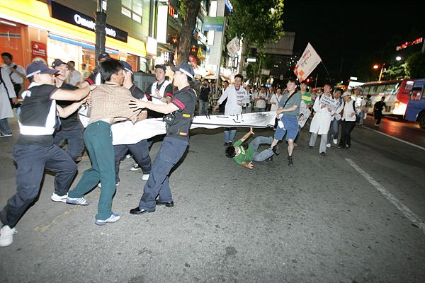 [사회진보연대의 주간지 사회화와 노동] 개헌선에 육박한 한나라당, 누가 그들을 막을 것인가?