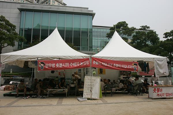 [미친소가 몰려온다] 경찰, \”수배자 강제구인\”…대책회의, \”사태 악화 시킬 것\”