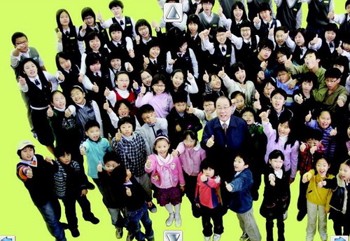수업 중 학생 동원, 선거사진 찍었다?