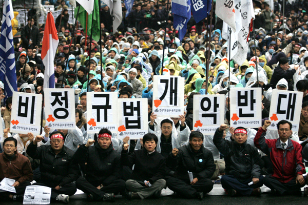 비정규직 더 오래 쓸 수 있으면 해고가 준다?