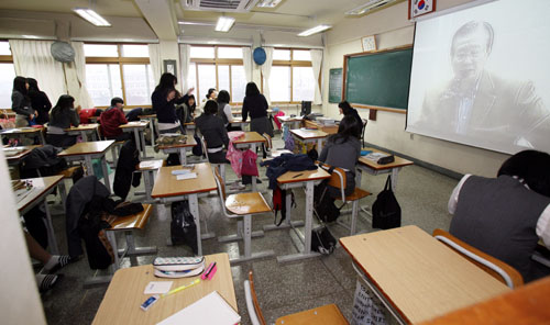 “민주화만 추진했다면 현재 국가 발전 없었다”