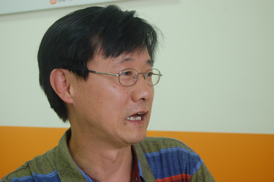 강내희, \”자유주의와 사회주의 연대해야\”