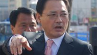 유인촌 \”나랑 얘기하고 싶지 않아?\”
