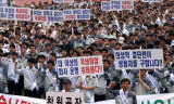 [위기의 쌍용자동차] 쌍용차 조합원, 임직원 결의대회 참석 뒤 사망