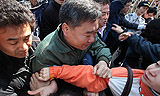 “남 형사가 여성 들어간 화장실 문 열어”