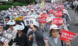 보수단체, 명동성당 시국미사 방해