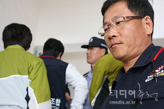 휴게실 간다는 전공노 조합원들 막아
