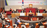 강용석 성희롱 발단 ‘대학생 토론대회’, 유착설에 불공정 시비