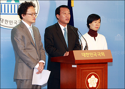 경찰, 인권보호를 위한 민중의 지팡이로 거듭나라
