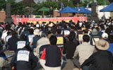 유성기업 교섭 중, ‘체포영장’ 발부…경찰, 공장벽 허물어