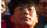 경찰서로 걸어 들어간 희망버스 송경동 시인