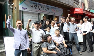 쪽방촌에 들어선 ‘마을 부엌’, 인권을 말하다