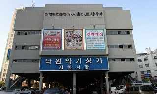 [최인기의 사진세상] 진정, 사람이 꽃보다 아름다운가요?