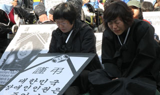 파주 화재로 희생된 장애인 누이 영결식 엄수