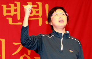 김소연, 농성장서 밤샘하며 선거투쟁 시동