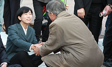 문재인, 심상정, 이정희의 \’악수\’